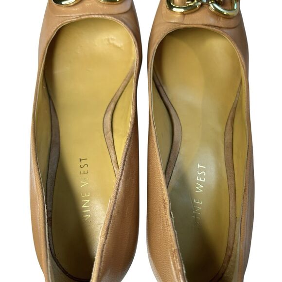 Nine West Stacked Wedge Heels Pumps Leather Camel Tan Gold Tone Hardware Size 6M - Picture 13 of 15